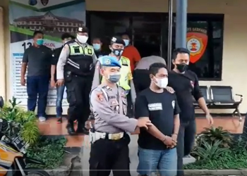 Sakit Hati Cewek Bookingannya Direbut saat Karaoke, Pria Ini Tusuk Teman hingga Tewas