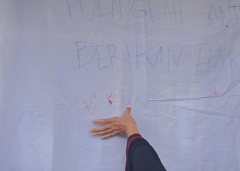 Tuntut Pertanggung Jawaban Ketua, Para Petani Sawit Kopsa-M Lakukan Cap Darah