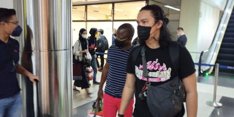 Warga Batam Tertipu Bule Ingris Rp 300 Juta, Ternyata Bule Afrika