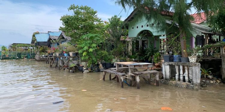 Banjir Rob Rendam Rumah Warga Karimun Kepri, Tahun ini Lebih Tinggi