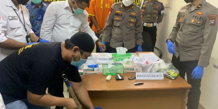 1,6 Kg Sabu Dileburkan Ditresnarkoba Polda Kepri