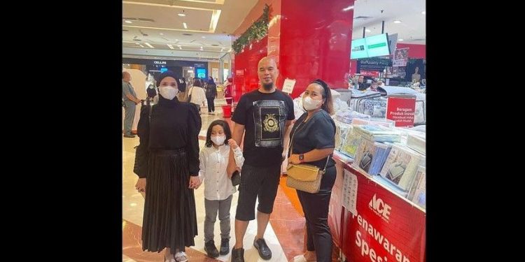 Tak Karantina, Adam Deni Perlihatkan Foto Ahmad Dhani dan Mulan Jameela di PIM