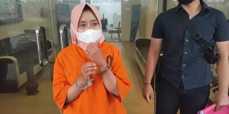 Gelapkan Uang Perusahaan Rp17 Juta, Seorang Wanita di Pelalawan Ditangkap Polisi