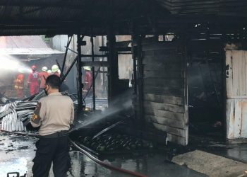 Satu Unit Rumah Penjual Buah di Pekanbaru Hangus Dilalap si Jago merah