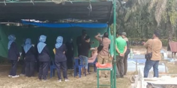 Polisi Bongkar Makam bayi yang Diduga Dibanting Pemerkosa Ibunya di Rohul