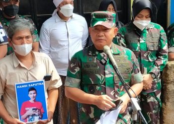 Sampaikan Duka, KSAD Dudung Datangi Rumah Korban Tabrak Lari di Nagreg