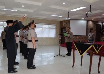 Kapolresta Pekanbaru Lakukan Sertijab tiga Kapolsek dan PJU