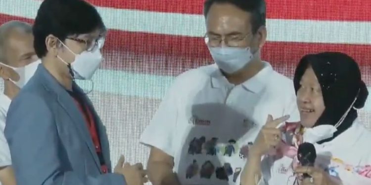 Menteri Sosial RI Risma Paksa Anak Tuli dan Bisu Untuk Berbicara