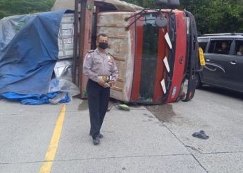 Dumptruk Hajar Dua Nobil di Sitinjau Lauik, Kerugian Ratusan Juta