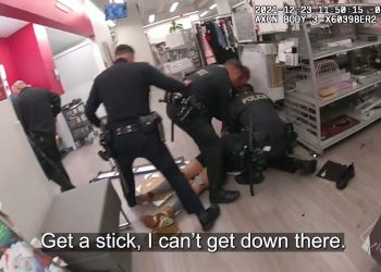 Ibu Ini Ceritakan Bagaimana Anak Gadisnya Tewas dalam Pelukan Kala Tertembak Peluru Nyasar