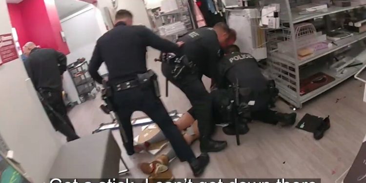 Ibu Ini Ceritakan Bagaimana Anak Gadisnya Tewas dalam Pelukan Kala Tertembak Peluru Nyasar