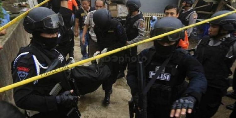 Densus 88 Tangkap 3 Terduga Teroris JI di Jateng