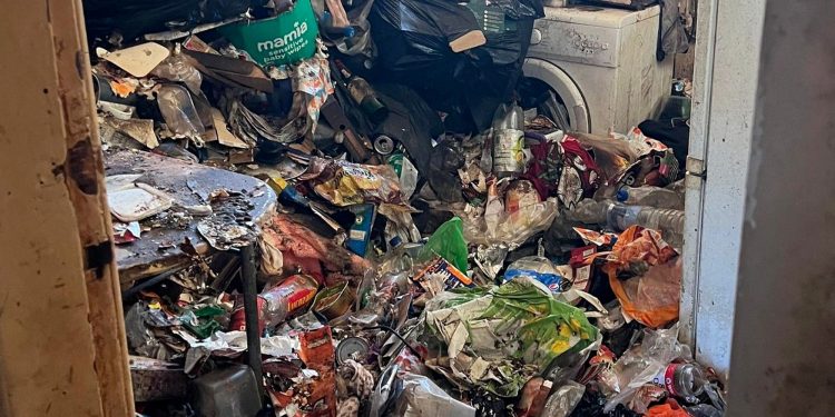Sampah Menggunung Bak Kapal Pecah, Pemilik Rumah Ambil Jalur Hukum Hadapi Penyewa Jorok