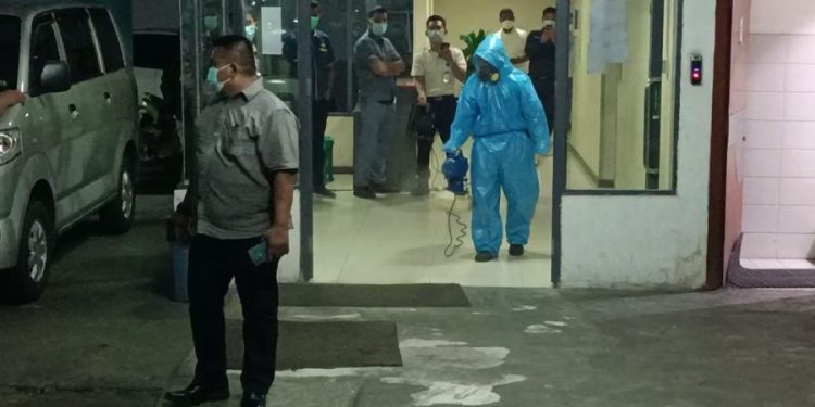 Kabur dari Karantina, Pasien Omicron Dijemput Petugas di Apartemen Pluit