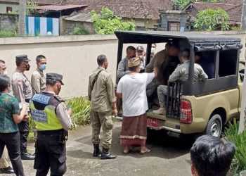 Ngamuk, Diduga Kehabisan Uang WN Ukraina Diamankan Satpol PP ke RS Jiwa