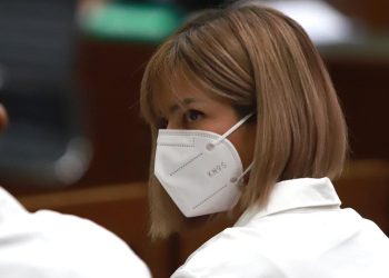 Diperiksa Sebagai Terdakwa, Nia Ramadhani Menangis Saat Bicara Soal Anak