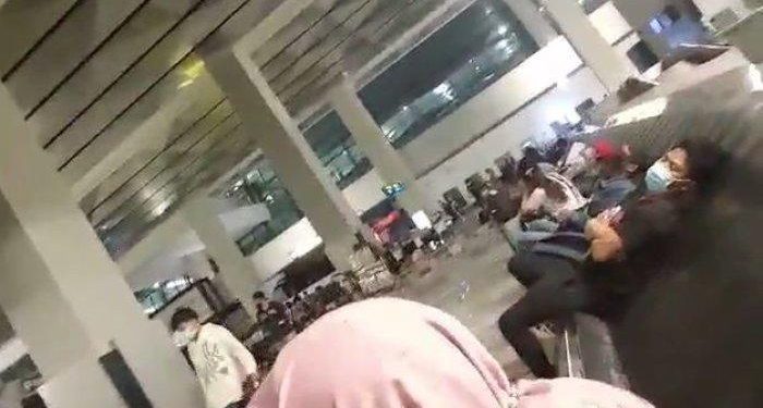 Viralkan Penumpang Terlantar di Bandara, Perempuan Ini Dihukum Satgas Udara