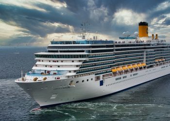 Seorang Wanita Jatuh dari Balkon Kapal, Upaya Pencarian Internasional Dikerahkan