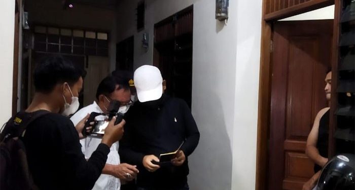 Razia Tempat Kos di Jatinegara, Petugas Amankan Seorang Penghuni