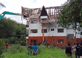 Masih Sengketa di Pengadilan, Pengelola Apartemen Indah Puri Batam Robohkan Bangunan