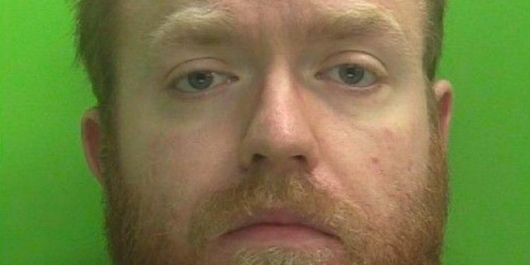 Pria Ini Gunakan Perangkat Lunak yang Dibelinya Secara Online untuk Retas Webcam Wanita, Ngintip Mandi