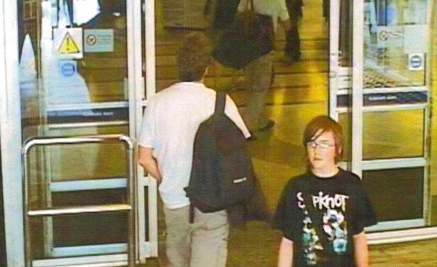 Dua Pria Ditangkap Sehubungan dengan Hilangnya Remaja Laki-laki 15 Tahun Lalu