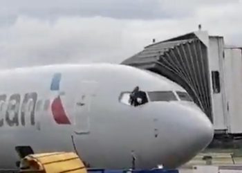 Kesal dengan Awak Pesawat, Pria Ini Nekat Bobol Kokpit