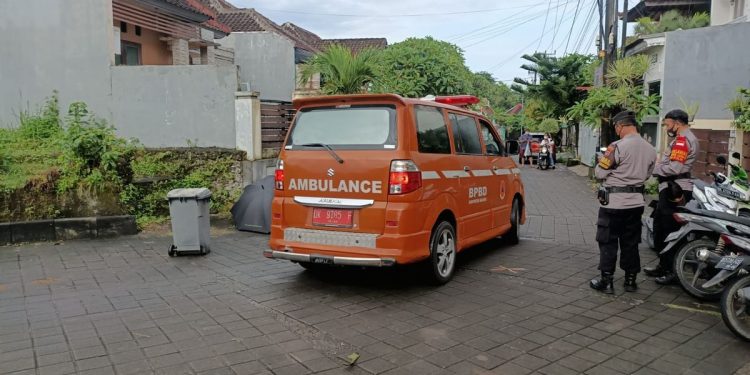 Tragis, Seorang Pria Ditemukan Meninggal di Selokan Depan Rumahnya di Denpasar