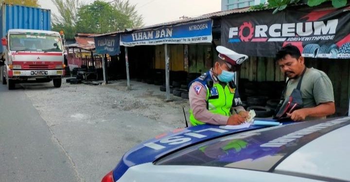Puluhan Truk Bertonase Besar Ditilang Satlantas Polresta Pekanbaru