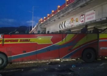 Malarikan Diri, Polisi Buru Supir Bus yang Menabrak jembatan Fly Over di Padang Panjang