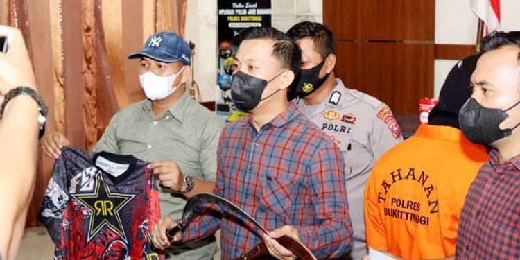 Ditegur Bawa Wanita ke Bengkel, Montir Bacok Warga Agam dengan Celurit Hingga Jari Hampir Putus