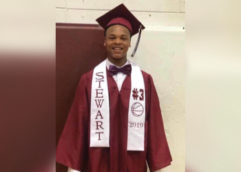 Tanggapi Panggilan Darurat, Polwan Ini Gak Nyangka Putranya adalah Korban Penembakan Fatal