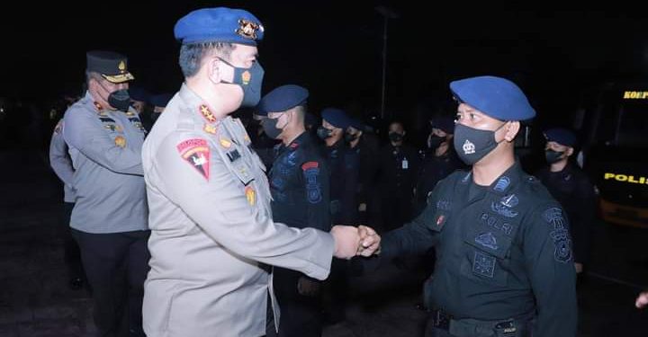 Kapolda Riau Lepas 105 Personel Brimob BKO ke Papua