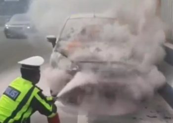 Mobil Ford Fiesta Terbakar di Tol Jagorawi, Diduga Korsleting Listrik