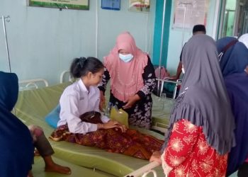 30 Siswa dan 9 Ortu Keracunan Bakso Bakar di Padang Dilarikan ke RSUD Rasidin