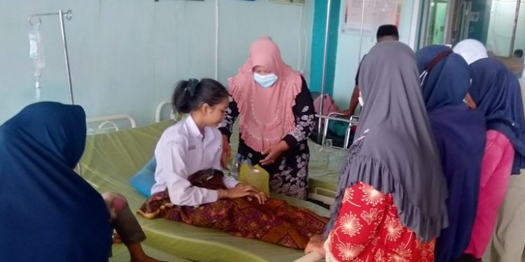 30 Siswa dan 9 Ortu Keracunan Bakso Bakar di Padang Dilarikan ke RSUD Rasidin