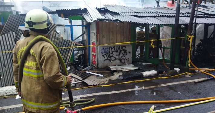 Gegara Kompor Nyala Ditinggal, 6 Kios di Condet Jaktim Ludes Dilalap Si Jago Merah