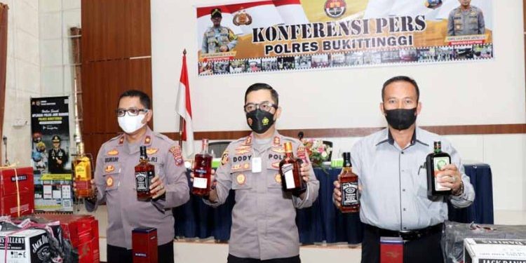 180 Kardus Miras Beralkohol Tinggi Ilegal Diamankan Polres Bukittinggi