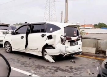 Ngerem Mendadak, 4 Mini Bus Tabrakan Beruntun di Exit Tol Ancol