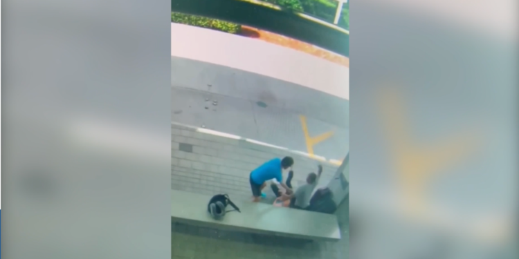 Cekik Wanita di Halte Bus dengan Tali Sepatu, Pria Florida Diamankan Polisi