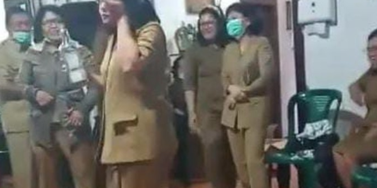 Video PNS Berseragam di Humbahas Joget Sambil Tenggak Miras Beredar di Media Sosial