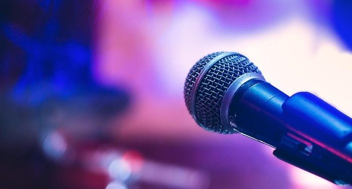 Heboh LC Karaoke Purworejo Berkostum Mirip Seragam SMA