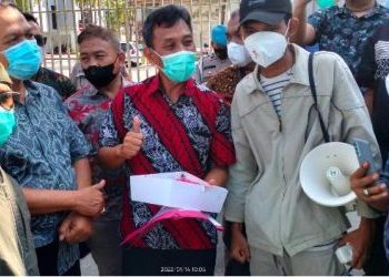 Bawa Kue Ulang Tahun, Mahasiswa Minta Kejati Riau Usut Tuntas Dugaan Korupsi Rp42 Miliar di UIN Suska