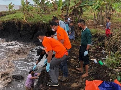Geger! Warga Temukan Mayat Tanpa Identitas Ditemukan Mengapung di Laut Tanah Merah Meranti