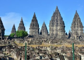 WNA Loncat Pagar Candi Prambanan Viral di Medsos