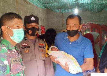 Bayi Tanpa Busana Ditemukan di Depan Rumah di Pesisir Selatan