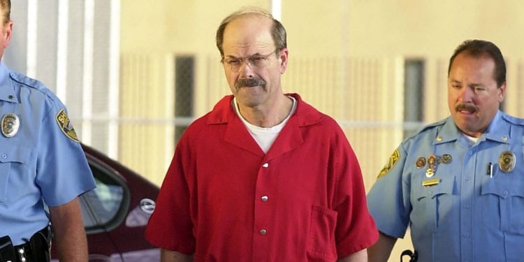 Pembunuh Berdarah Dingin Dennis Rader, Dijatuhi Hukuman Penjara 175 Tahun Tanpa Kemungkinan Bebas Bersyarat