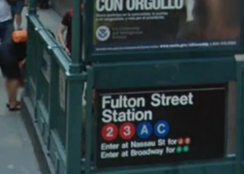 Pria 61 Didorong ke Rel Kerta yang Sedang Melaju, Berhasil Selamat