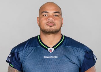 Mantan Bintang NFL Junior Siavii Meninggal dalam Sel Penjara pada Usia 43 Tahun