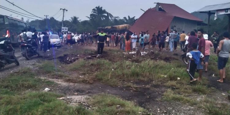 Rem Blong, Truk Tangki CPO Tabrak Mobil dan Motor, Dua Warga Meninggal Dunia